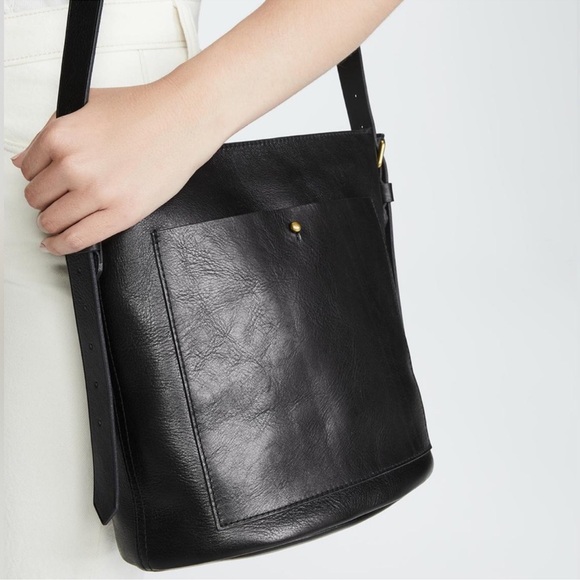 Madewell The Transport Bucket Bag Black Leather